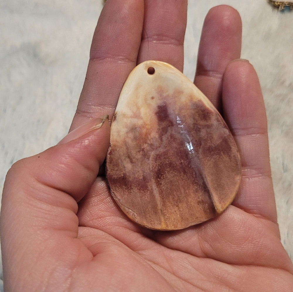 Shell Pendant - Picture 2 of 2